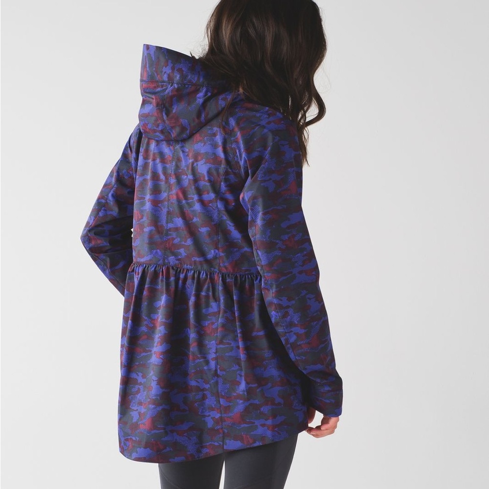 Lululemon Rain For Daze Jacket II Size 6 Hound Camo Emperor Blue Black EUC